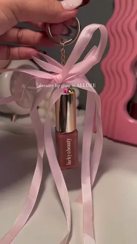 this sparkly lip gloss from lucky beauty is so addicting 😩💫 #lip #lipgloss #lips #lipstick #makeup #coquette #fyp #trending #viral 