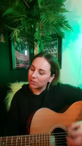 Just a little super mini Pixies for the ones who need it 👽 #pixies #midnightmini #acousticcovers #taylorguitars #whereismymind 