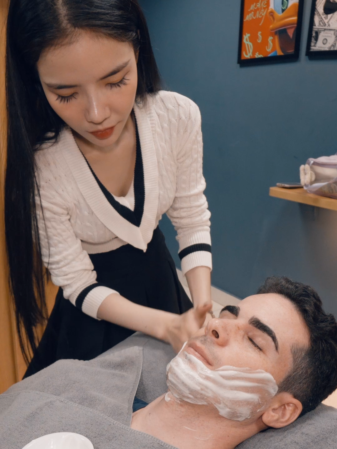 ASMR: Full Service at the VIP Barbershop! (Shave, Ear Cleaning, Massage, Shampoo) Done at the VIP Barbershop in Ho Chi Minh City, Vietnam! #asmr #asmrmassage #asmrbarber #asmrbarbershop