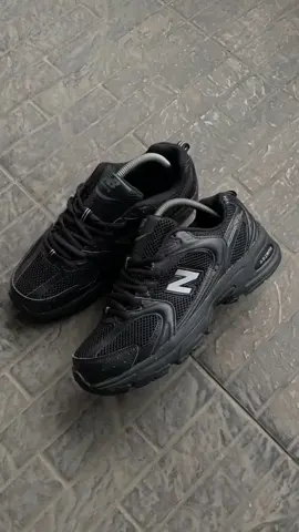 New Balance 530 Retro Black             • Size: 42 / 26.5 cm Warna : Black Kondisi: 95% Harga :  Ask! (DM/WA) + FREE REPLACE BOX • Untuk order silahkan klik link di bio👌 #newbalance #newbalance530 #newbalancesecond #newbalanceshoes 