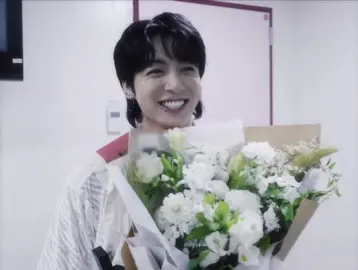 happy women’s day💐🤍🌟 #soyoonmii #bts #btsarmy #btsedit #jk #goldenjk #jungkook #jungkookbts #flowers  #happywomensday #8march #womensday #fypシ #foryou #foryoupage #bts2025 #armybts #jeonjungkook 