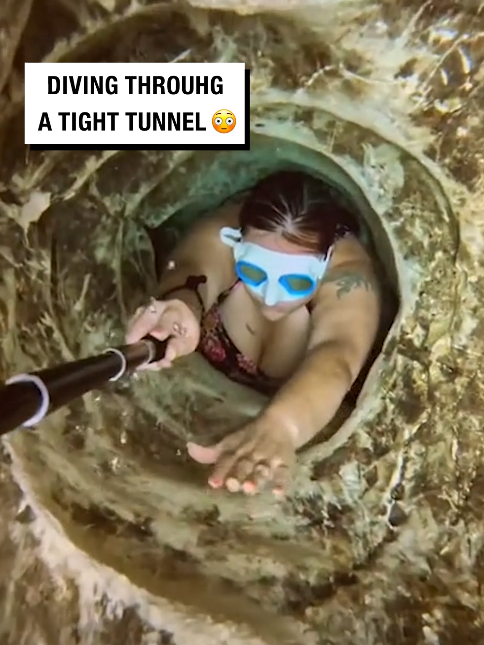 Feeling claustrophobic just watching this! 😳🤢 🎥 Kendrathefloridagirl #UNILAD #fyp #foryou #foryoupage #claustrophobia #claustrophobic #underwater #underwatertiktok #diving #snorkeling #scubadiving #cave #caving #trapped #stuck #freediving #freedive