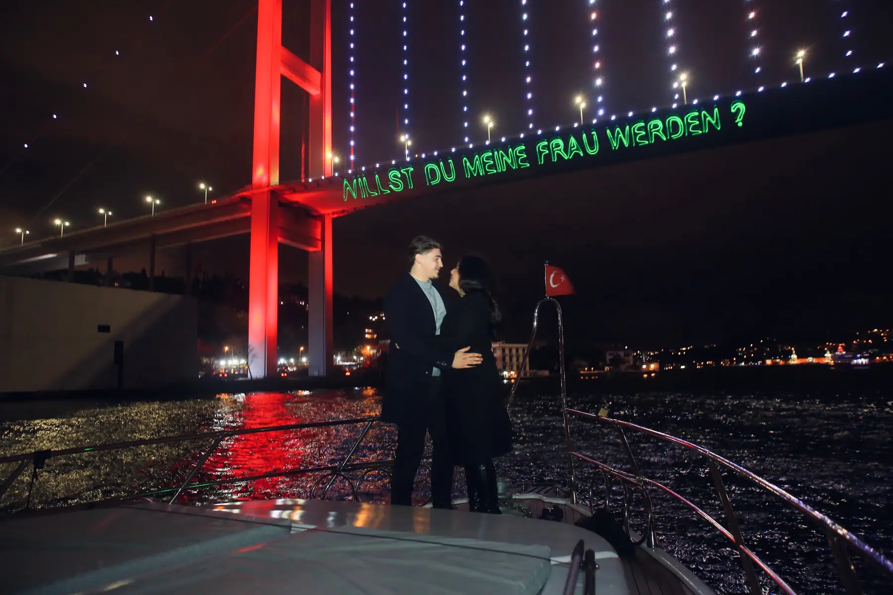 Surprise in Istanbul 🌹 www.dreamnightistanbul.com #marriageproposal #evlenmeteklifi #heiratsantrag #demandeenmariage #evlilikteklifi #marriageproposalidea #proposalistanbul #yattatevlilikteklif #luxuryproposal #istanbul #marriageproposalistanbul #marriageproposaltürkiye 