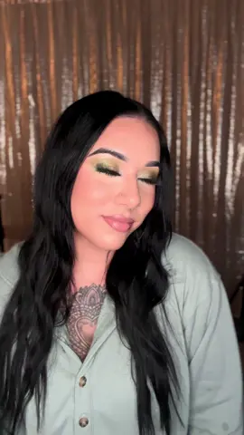 Transition inspired by @MakeupByLoveAndrea  #mua #makeupartist #transitions #trending #march #contentcreator #beautycontentcreator #fyp 