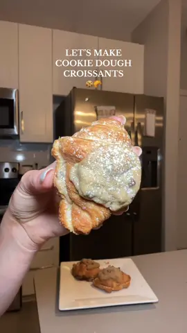these are worth the hype🤤 #cookiedoughcroissant #cookiedough #croissant #cookwithme #yummydessert #Lifestyle 