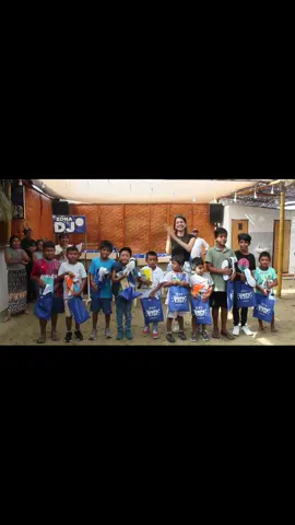 Compartiendoles este pedacito de mi corazón por aquí. Estuve en el caserio Santa Sara llevando 100 paquetes de útiles escolares & 100 pares de zapatillas. Gracias a Buckner Perú por la donación de las zapatillas & unirse a esta hermosa causa. A donde deberíamos ir en nuestro siguiente viaje, los leo 🤎🫶🏻 #trend #peru #happylittlekids #bucknerperu #niños #piura 