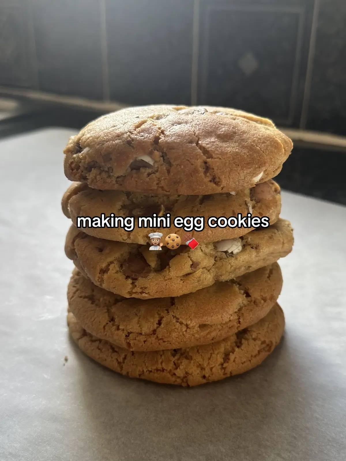 honestly TRY it if u haven’t ingredients😃 125g unsalted butter 100g light brown soft sugar 75g white granulated sugar 1 egg 1 tsp vanilla 300g plain flour 1.5 tsp baking powder 0.5 tsp bicarbonate of soda 0.5 tsp sea salt 220g dairy milk bars 200-300g mini eggs #fyp #baking #cookies #eastercookies #minieggs #minieggcookies 