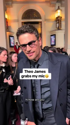 My very blessed famous hand 🤣✨🫶 #theojames #thegentlemen #divergent #filmtok  @mtvuk 