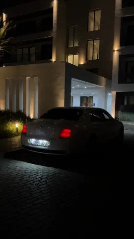 Biri sevmesini bilmez, biri unutmasını.