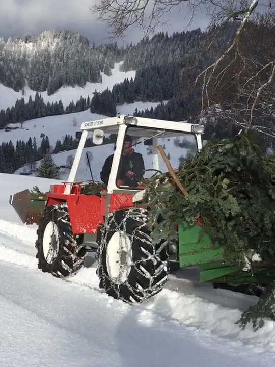 STRANGE TRACTOR Chilter UT5000 #beautifulland #winterland #tractor #Chilter