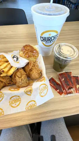 Churches Chicken 🙌🏻🍗😋 @Church's Texas Chicken #churcheschickenreview #churches #chickenlegpiece #foryou #fyp #mukbang 