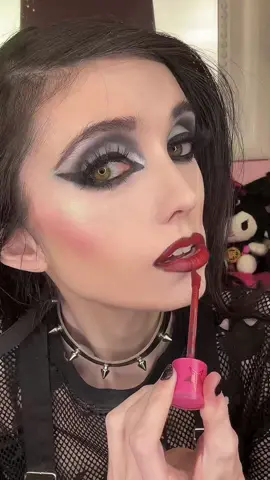 I tried romantic goth makeup!! 🌹🖤 what do you think? #makeup #beauty #makeuptutorial #gothmakeup #romanticgoth 