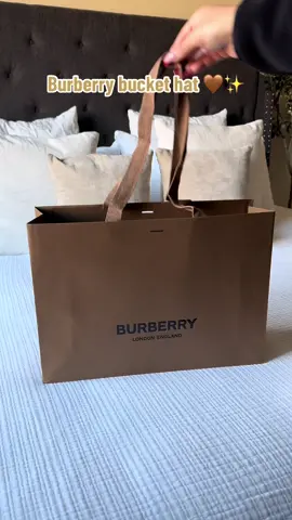 Bucket hat 🤩🤎✨ @Burberry  #buckethat #unboxing #musthave #burberry #viral #fyp #parati 