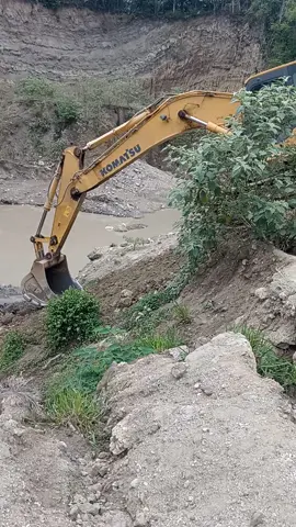 #komatsu #retro #excavadora #viral #humor #mina #mineria #oruga #maquinaria #pesada 