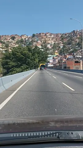 Autopista Caracas La Guaira Hospital Periférico de Catia Calle El Cristo cruce con calle México, Catia Caracas Venezuela. The Boxer Simin and Garfunkel 
