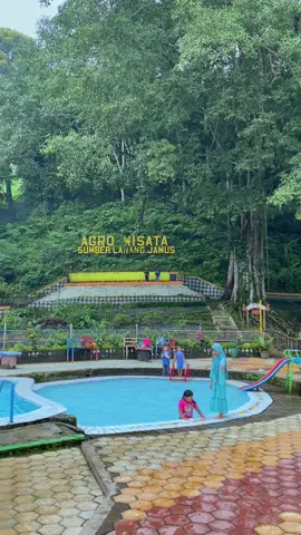 Punya kenangan apa sewaktu main disini??? 🤔 🫱Agrowisata Jamus buka setiap hari mulai pukul 07.00 s/d 17.00🫲 ✨Kunjungi juga Official Agrowisata Jamus✨ • Instagram: @agrowisata.jamus • Facebook: Agrowisata Jamus • YouTube: Agrowisata Jamus Official • TikTok: Agrowisata Jamus #agrowisatajamus #kebuntehjamus #kebunteh #tanggalangitjamus #sumberlanang #wisataalam #wisatangawi #visitngawi #serunyaliburan #fyp 