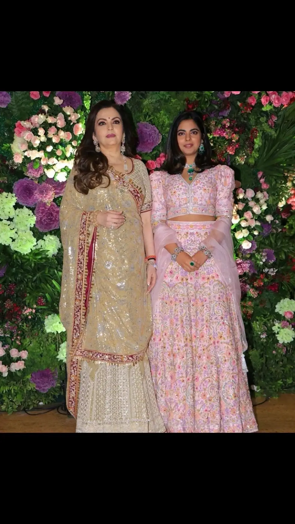 Daughters are angels sent from above to fill our hearts with unending love 💝 Mother Nita Ambani With Daughter Isha Ambani . . #ambani #mukeshambani #akashambani #ambaniwedding #anantambani #reliance #jio #neetaambani #ishaambani #nitaambani #antilia #reliancejio #india #shlokamehta #bollywood #dhirubhaiambani #kokilabenambani #radhikamerchant #janhvikapoor #shilpashetty #aishwaryaraibachchan #bollywoodactress #ambanifamily #urvashirautela #reliancefoundation #akustoletheshlo #everydayphenomenal #royalwedding #aliabhatt #bhfyp #filmymantra 