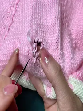 How to fix a hole in a sweater caused by 4 broken fabric threads