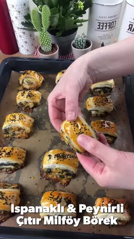 Tarif ve video sahibi @emel_bakes  Ramazan ayı gelmiş, iyi ki gelmiş ve de hoşgelmiş🙏Bugün tarifimiz milföy hamurundan ,oldukça pratik ve de lezzetli .Sahur veya iftar da yenebilecek ıspanaklı nefiss bir çıtır börek .Milföy hamurlarınızı dolaplarınızda hazır bulundurun diyorum ve de tarife geçiyorum😉 Ispanaklı & Peynirli Çıtır Milföy Börek  2 küçük bağ ıspanak  1 dolu çorba kaşığı tereyağ  1 yumurta ( akı içine ,sarısı üzerine sürülecek ) 5-6 adet milföy hamuru ( buzu çözülmüş ,oda ısısında ) 200 gr beyaz peynir ( 3/4 kase ) 50-60 gr kaşar peynir ( rende)( 1/4 kase ) Kırmızı toz biber ( opsiyonel ) Karabiber  1 çay kaşığı tuz  Susam veya çörek otu ( üzeri için ) 1-Yıkanmış ıspanakların yaprak kısımlarını doğrayıp bir tavada 4-5 dk soteliyoruz . 2-Tereyağ ekleyip ,güzelce harmanlayıp ocaktan alıyoruz ve soğumaya bırakıyoruz . 3-Ispanaklar iyice soğuyunca derin nir kaba alıyoruz ve üzerine beyaz peynir ekleyip ezerek karıştırıyoruz. 4-Karabiber ,kırmızı biber ,rende kaşar ve hafif çarptığınız yumurta akını ekliyoruz ve güzelce karıştırıyoruz. 5-Dikdörtgen şekilinde kesilmiş milföy hamurunu tezgaha kısa tarafı bize bakacak şekilde koyuyoruz. 6-Üzerine 2 tatlı kaşığı ıspanaklı harçtan koyup ,güzelce yayıyoruz. 7-Bize bakan taraftan başlayıp yuvarlayarak rulo yapıyoruz ve üzerini hafifçe bastırıyoruz . 8-Keskin bir bıçak yardımıyla 3 eşit parçaya bölüyoruz ve yağlı kağıt serili tepsiye aralıklı bir şekilde diziyoruz. 9-Tüm hamurlar bitince yumurta sarısını çok az su ile çırpıp üzerlerine bir fırça yardımı ile sürüyoruz . 10-Üzerlerine de çörekotu veya susam serpip 190 C ısıtılmış fırına koyuyoruz ve ısıyı 180 C düşürüp 35-40 dk üzerleri güzelce kızarana kadar pişiriyoruz  Afiyet olsun 👩‍🍳 #tarif #borektarifleri #eat #yummy #yummyfood #taste #tasty #enjoy #homebaker #homebakery #pastrylife #cheflife #pratiktarifler #cheflerintarifleri 