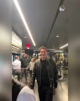 Roger Federer pulled up on the Dubs! 🐐 [via @warriors]