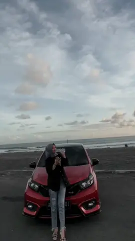 Terimakasih mas2 yang sudah nolongin pas ban nya jeblos di pasir pantai tapi gaktau namanya tiktok doyour magic🙏🏻,jd ketawa terus pas ngonten #CapCut #fyp #fyppppppppppppppppppppppp #brio #trending 
