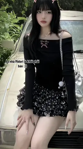 Áo nhà Midori thì mọi người cũng biết rồi đó. Em áo này có size s / m / l ai 55 cân trở lại mặc xinh lắm nha #reviewquanaonu #quanaoquangchau👗👜 #midori #aothunbasic #aothunmidori #thoitrangnu #quanaolocalbrand #localbrand #aothuntrevai #aotrevai 