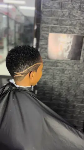 Ladies cut with curls 🔥 ☎️book on 0719841201 for a fresh cut from your personal barber @hair_by_mt_ Follow for more updates . . . . . . . #whalclippers #haircut #art #bestbarbers #mobilebarber #bestofbest #fadehaircut #beardcut #africantalent #looks #fashionstyle #beautytips #goodlooks #zimbabwe #harare #saloon #sabarbers #southafrica #africanart #bearedoil #skinfade #drizzycut #talented
