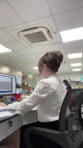 Nếu cho chọn lại, bạn còn chọn kế toán không?#bechang #ketoan #dilam #outfit #stylegirl #choncongso #viral #fyp #y#uocduoclenxuhuong 