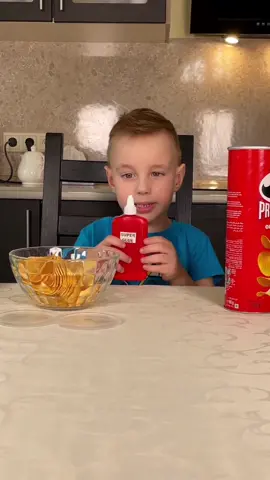 He Made💁🏻‍♂️ A Trap For Dad With Pringles And Super Glue😲🤪🤣