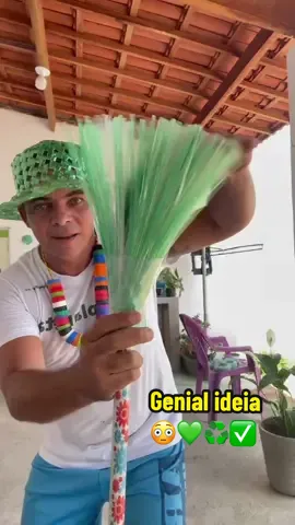 Genial ideia 💚♻️✅ 15  garrafas plásticas uma linda vassoura ecológica #artesanato #sustentabilidade #dyi #dyiproject #gariecologico #meioambiente 