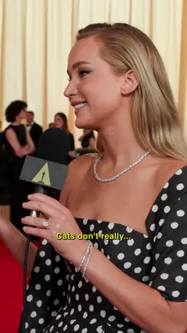 Phoebe & Jennifer back together again ! #JenniferLawrence @The Oscars 