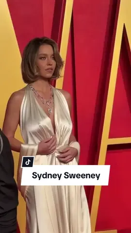 #sydneysweeney at tonight’s #vanityfairoscarparty 2024. #voguegermany #vanityfair #oscars #oscars2024 #oscarparty #oscarafterparty #oscar #oscarafterparty2024 #sydney #sweeney #anyonebutyou #sydneysweeneyedit #sydneysweeneyedits #euphoria #cassiehoward 