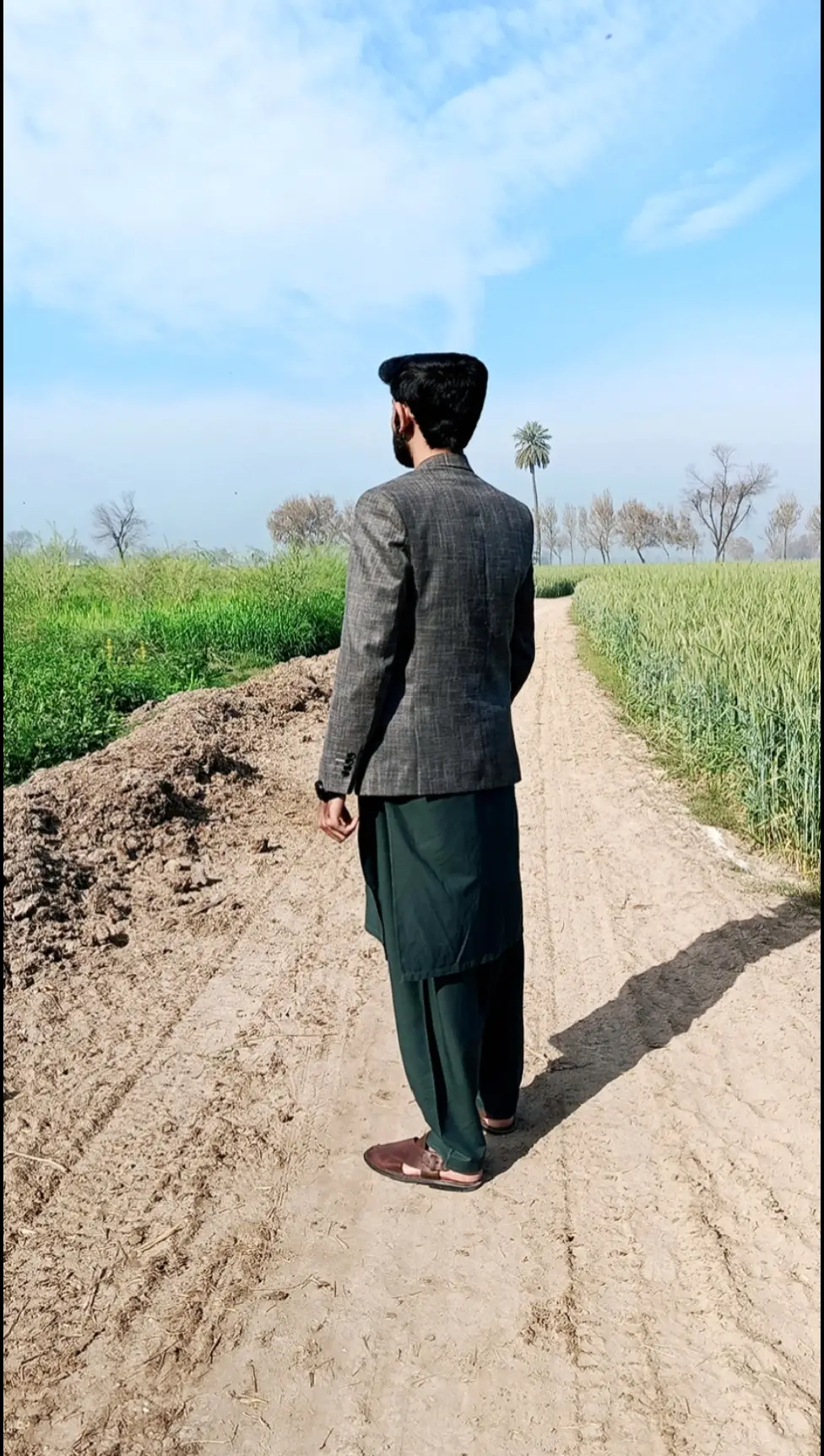 Don't Chase, Get Chosen 😎 #trending #awan #viral #malik #fypシ #foryou #CapCut #pind #villagelife #village #bastimalook 