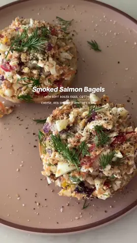 Easiest breakfast and so good! Added cottage cheese for some extra protein to keep my full. #easybreakfastideas #bagels #smokedsalmon #bageltok #breakfastrecipes 