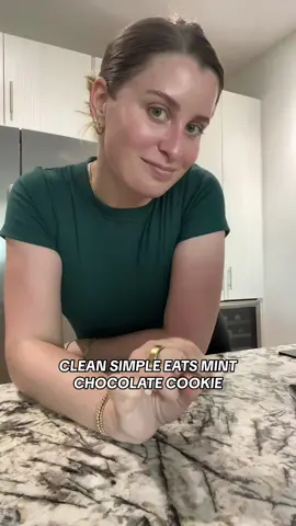 I love a chocolate mint combo and @Clean Simple Eats really understood rhe assignment, use code SQUAD10 for 10% off ❤️  #cseshamrockshake #cleansimpleeats #protein #proteinshake #proteinpowder #proteinbar #10ksteps #hotgirlwalk #walking 