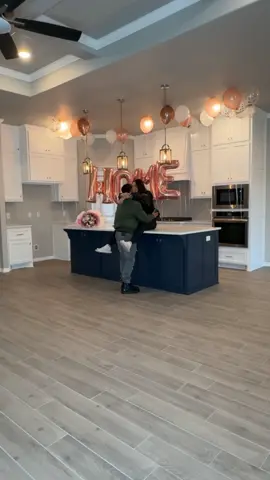 Ya fueron a ver el house tore en mi face:Eliesparzaa🥰 ✨🎉 #mazapan #eliypichon #housetour #newhome #eliesparza #hogar #nuevacasa #couple #couplegoals 