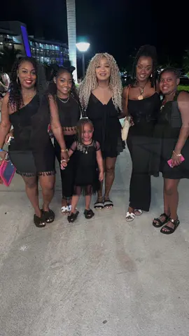 Family vacation ❤️ #jamaica #jamaicantiktok🇯🇲viral #jamrock #jamaicatiktok🇯🇲 #fyp #trinidadtiktok #trinidadian #vacation #family @Trini Trish✨ @Niah💕..