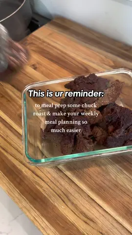 A braised chuck roast is a super easy way to meal prep some protein for the week! It takes about 15mins of prep (slightly szn & sear ur meat)  Then into the oven & 3 hours later you have a very delecious protein you can use through the week! #mealprep 