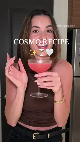 When all else fails, make a cosmo🍸🍸 Ingredients:  Lime juice Vodka Cointreau Cranberry juice  #cosmo #cosmopolitan #martini #drinkrecipe #drinkinspo #cocktail #cocktailinspo #girlsnightideas 