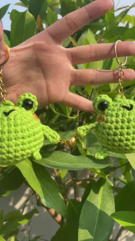 gelang magnet ❌ keychain magnet ✅❤️  . #amigurumi #crochet #keychain #couple #couplekeychain #matchingitems #coupleitems #fyp #fypシ 