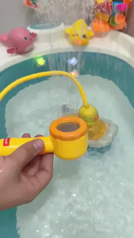 My kids want to play with this every time they take a bath🛁🐥 #fyp #forkid #viral #cutebaby #funnytoys #cutetoys #bathtoy #ducktoys 