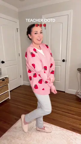 Happy Tuesday! #teacherootd #KindergartenTeacher #TeacherFit #TeacherOutfitInfo #TeacherSpringFit #SpringCardigan #Cardigan #TeacherCardigan