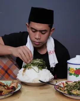Makan anak Kos Sahur Indomie kangkung belacan,ikan asin crispy!!(Yt: Tanboy Kun)#tanboykun #mukbangeatingshow #indomie #ikanasincrispy #asmrvideo #fyp #mukbangvideo 