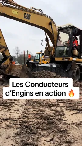 Les conducteurs d’engins sur le pont pour la préparation des portes ouvertes 🔥🔥 @Lycée des TP Jean Bertin  #travauxpublics #tp #lycee #conducteurdengins 