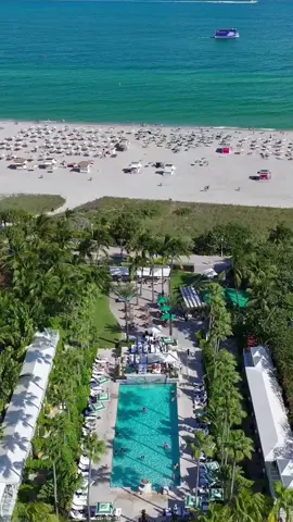 Watch out paradise, @surfcomberhotel may be giving you a run for your money. 🎥 @ettevi_wanderlust