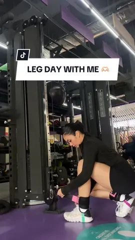 Here we go again, making me question my life choices 😮‍💨  Lifting gears from @ATHLETES CLUB 🩷 #legday #legworkout #gymworkout #gymgirl 