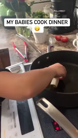 She meant sour cream, not cream cheese 😂 #Recipe #flautas #kidsoftiktok #live #trending #teachthemyoung 