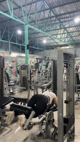 Legs Day 🦵🏻 ร้าวสิคะรออะไร 🥵🥵 #praekhattharin #ออกกําลังกาย #วันของขา #workout 