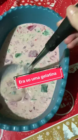 Não sei o que deu errado aqui 🤷🏻‍♀️ #receitasimples #gelatinamosaico #maodefadapracozinha #fyypppppp #gelatinacolorida #deuruimnofinal #foryou #tiktok 