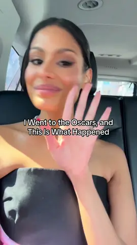 #EmmaStone sprinting from the bar! Secret hallways! Compliments from #ArianaGrande! Here, our entertainment director reports on everything you *don’t* see when you watch the #Oscars. 